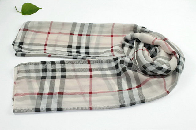 Burberry sile scarf 09